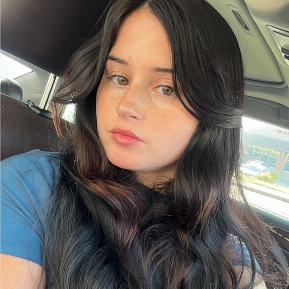 Meet your Posher, Cara - Picture 1 of 3